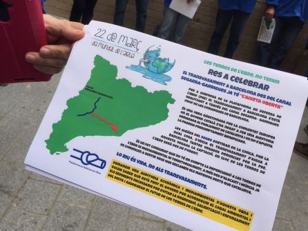 La PDE ha repartit folletons on expliquen la seua oposició a l'acord de Rialb. La PDE ha repartit folletons on expliquen la seua oposició a l'acord de Rialb.