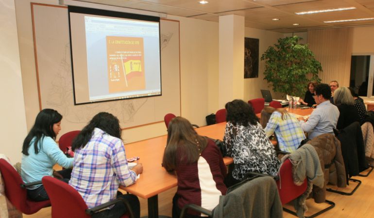 El municipio tricantino es el primero de la región en impartir talleres de cara a superar la prueba del Instituto Cervantes para adquirir la nacionalidad española El municipio tricantino es el primero de la región en impartir talleres de cara a superar la prueba del Instituto Cervantes para adquirir la nacionalidad española