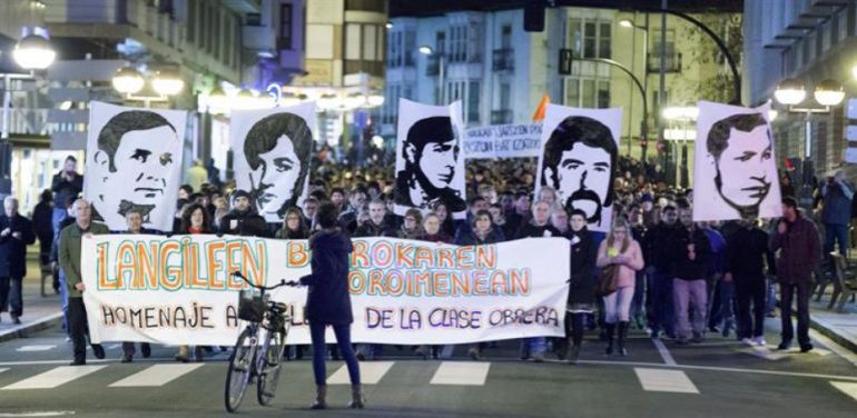 Manifestación en la que se recordó a los obreros asesinados el 3 de marzo de 1976 Manifestación en la que se recordó a los obreros asesinados el 3 de marzo de 1976
