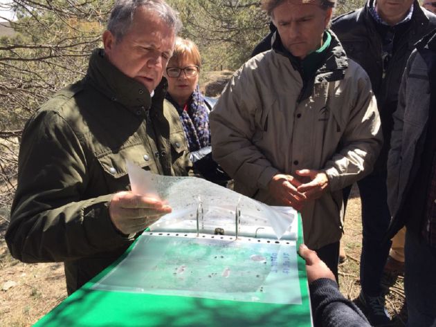 El consejero visita el Parque Natural de la Sierra de Baza para supervisar el plan de control de las plagas que afectan a este entorno protegido El consejero visita el Parque Natural de la Sierra de Baza para supervisar el plan de control de las plagas que afectan a este entorno protegido