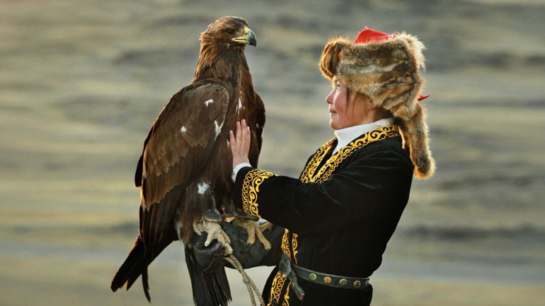 Imagen de una de las películas, "La cazadora del águila", que comparte sección oficial con otras 18 películas. Imagen de una de las películas, "La cazadora del águila", que comparte sección oficial con otras 18 películas.