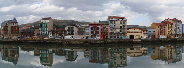 La policía identifica a 39 menores que duermen en "pésimas" condiciones en pabellones de Zorrozaurre La policía identifica a 39 menores que duermen en "pésimas" condiciones en pabellones de Zorrozaurre