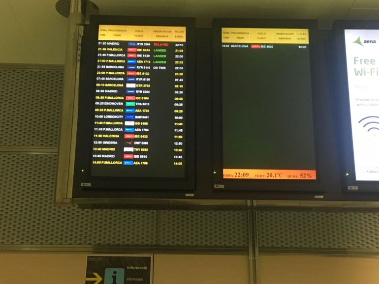Pantalla de llegadas en el Aeropuerto de Ibiza Pantalla de llegadas en el Aeropuerto de Ibiza