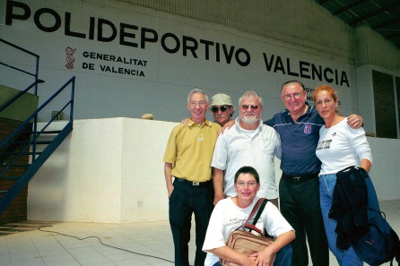 Nicolás Castellanos con un grupo de colaboradores Nicolás Castellanos con un grupo de colaboradores