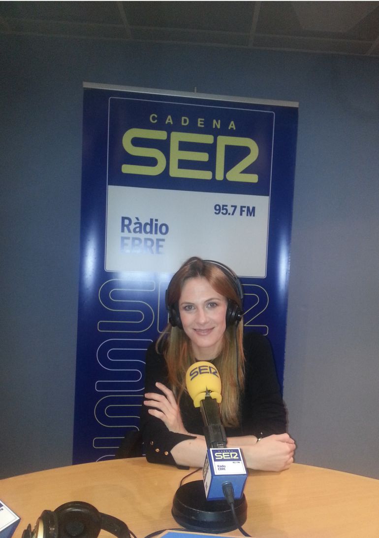 L'actriu Belén Fabra, als estudis de Ràdio Ebre-Cadena SER. L'actriu Belén Fabra, als estudis de Ràdio Ebre-Cadena SER.