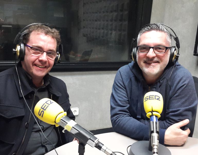Juan Carlos Abascal, a la izquierda, junto al autor de esta información Juan Carlos Abascal, a la izquierda, junto al autor de esta información
