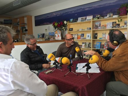 El concejal de turismo Sebastián Galindo y los empresarios Ernesto González de Bar el Burgato y Francisco Gil de Turmares. El concejal de turismo Sebastián Galindo y los empresarios Ernesto González de Bar el Burgato y Francisco Gil de Turmares.