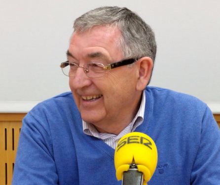 Hablamos de la historia de la cría de los gusanos de seda con el catedrático de historia moderna y contemporánea y experto en la industria de la seda entre los siglos XVI y XVIII, Ricard Franch Hablamos de la historia de la cría de los gusanos de seda con el catedrático de historia moderna y contemporánea y experto en la industria de la seda entre los siglos XVI y XVIII, Ricard Franch