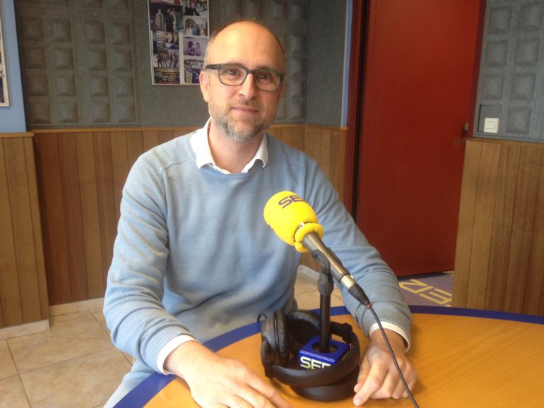 Juan Ballesteros, en los estudios de Radio Ibiza SER Juan Ballesteros, en los estudios de Radio Ibiza SER