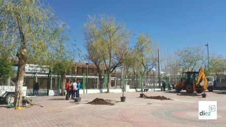 Máquinas preparan la plantación de árboles en Peal de Becerro Máquinas preparan la plantación de árboles en Peal de Becerro