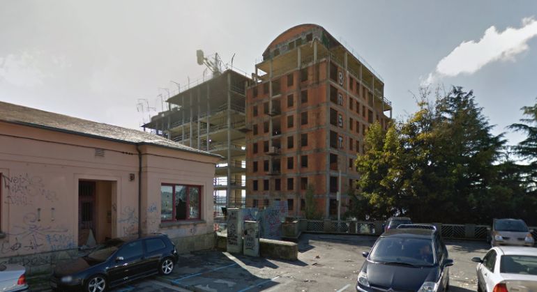 Edificio del Garañón en las cuestas del Parque Rosalía Edificio del Garañón en las cuestas del Parque Rosalía