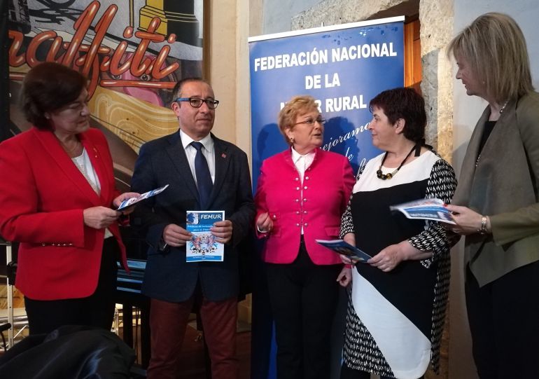 Imagen de varios de los participantes en el Foro sobre la Inclusión Social organizado por la Federación de la Mujer Rural Imagen de varios de los participantes en el Foro sobre la Inclusión Social organizado por la Federación de la Mujer Rural