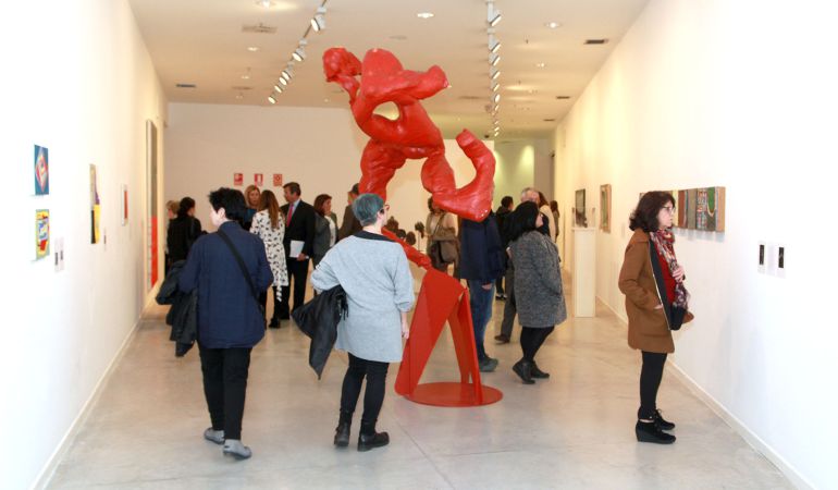 Cerca de 4.000 personas han pasado ya por el Centro de Arte, desde personalidades y aficionados del mundo del arte; hasta vecinos, escolares o mayores Cerca de 4.000 personas han pasado ya por el Centro de Arte, desde personalidades y aficionados del mundo del arte; hasta vecinos, escolares o mayores
