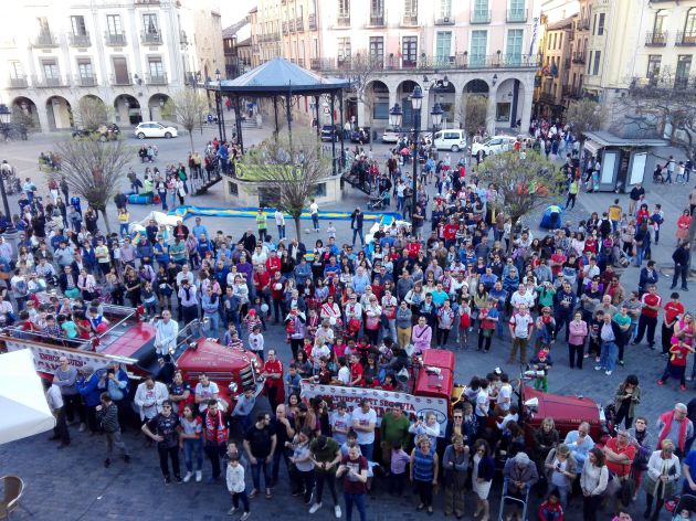Aficionados en la Plaza Mayor Aficionados en la Plaza Mayor