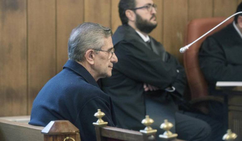El padre Román en el banquillo de la Audiencia de Granada en la vista del 'caso Romanones' El padre Román en el banquillo de la Audiencia de Granada en la vista del 'caso Romanones'