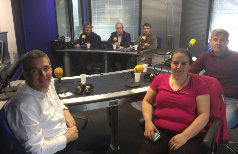 Nuestros tertulianos en el estudio de Radio León Nuestros tertulianos en el estudio de Radio León