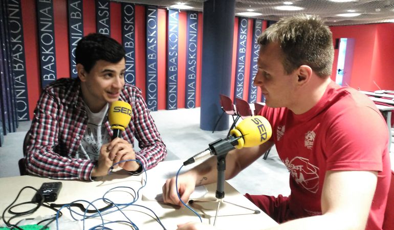 Rafa Luz, durante la entrevista en Cadena SER Vitoria. Rafa Luz, durante la entrevista en Cadena SER Vitoria.