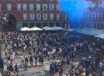 La policía carga contra los aficionados británicos