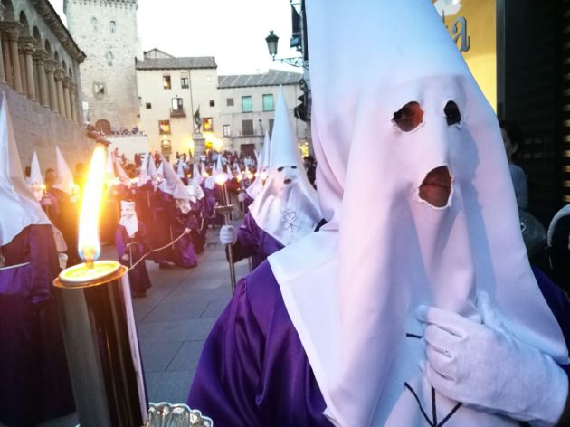 El buen tiempo ha acompañado durante el recorrido de todas las cofradías que han trasladado sus respectivos pasos a la Catedral en la tarde de Jueves Santo. El buen tiempo ha acompañado durante el recorrido de todas las cofradías que han trasladado sus respectivos pasos a la Catedral en la tarde de Jueves Santo.