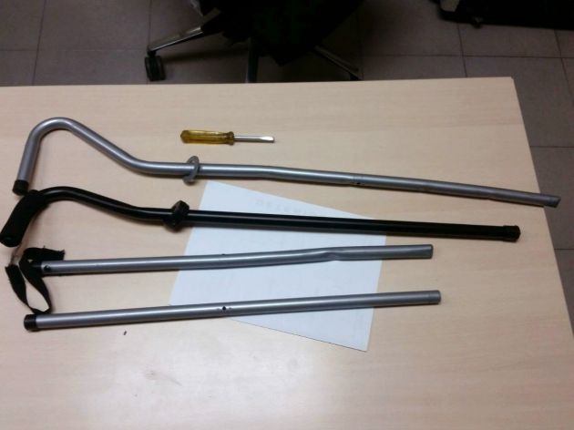Objetos metálicos intervenidos a las personas detenidas acusadas de actos de vandalismo, al paso de las procesiones, en la Madrugá sevillana. Objetos metálicos intervenidos a las personas detenidas acusadas de actos de vandalismo, al paso de las procesiones, en la Madrugá sevillana.