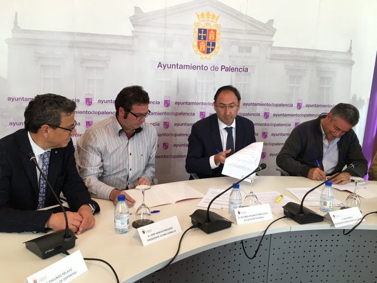 Firma del convenio entre el Ayuntamiento y los equipos CD San Juanillo y CD Danisa Cristo Atlético Firma del convenio entre el Ayuntamiento y los equipos CD San Juanillo y CD Danisa Cristo Atlético