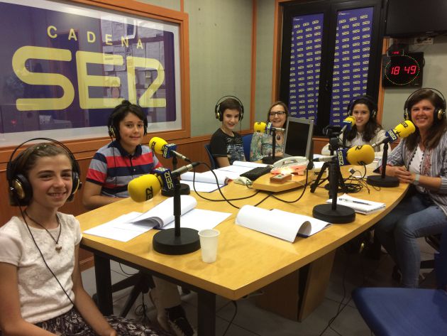 Un momento de la grabación del programa de Radio Agro Escuela Un momento de la grabación del programa de Radio Agro Escuela