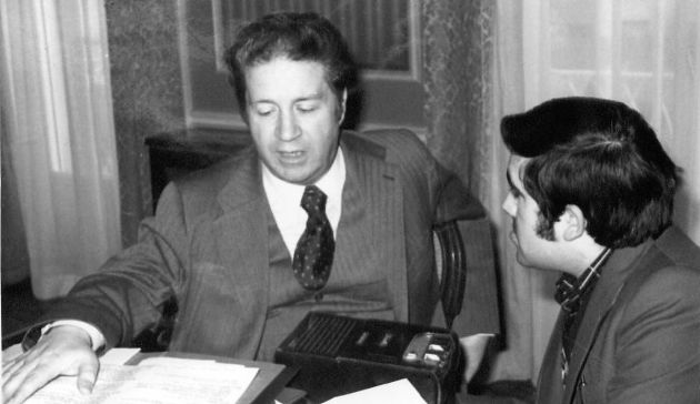Antonio Iglesias entrevistado por el periodista José Vicente Ávila. Antonio Iglesias entrevistado por el periodista José Vicente Ávila.