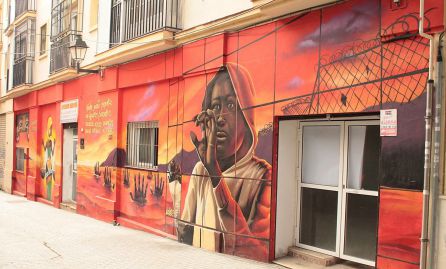 El dibujo ocupa todo la fachada de la asociación El dibujo ocupa todo la fachada de la asociación
