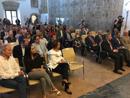El público asistente al acto El público asistente al acto