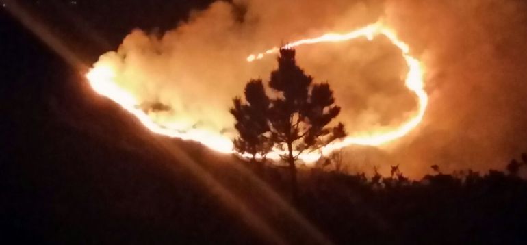Las condiciones meteorológicas están avivando los incendios en muchos concejos Las condiciones meteorológicas están avivando los incendios en muchos concejos