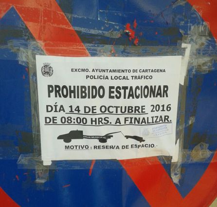 Las señales de prohibido aparcar están allí desde octubre Las señales de prohibido aparcar están allí desde octubre