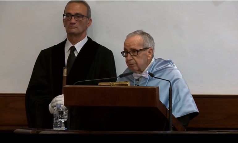 Pablo García Baena durante su discurso de investidura en la Universidad de Salamanca Pablo García Baena durante su discurso de investidura en la Universidad de Salamanca