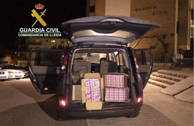 La Guàrdia civil comissa a Civís tabac de contraban valorat en més de 9.000 euros: Comís a Civís tabac de contraban valorat en més de 9.000 euros La Guàrdia civil comissa a Civís tabac de contraban valorat en més de 9.000 euros: Comís a Civís tabac de contraban valorat en més de 9.000 euros