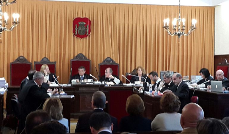 La Fiscalía pide que las asociaciones béticas sigan en el juicio de Lopera como acusaciones populares La Fiscalía pide que las asociaciones béticas sigan en el juicio de Lopera como acusaciones populares