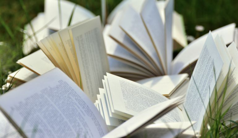 Repasamos los libros más destacados del Premio Nobel de Literatura Albert Camus, que en 2017 conmemora 60 años de la concesión de este premio. Repasamos los libros más destacados del Premio Nobel de Literatura Albert Camus, que en 2017 conmemora 60 años de la concesión de este premio.