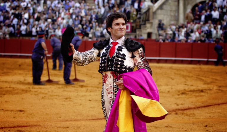 José Garrido en plena vuelta al ruedo tras cortar una oreja al cuarto toro de la tarde José Garrido en plena vuelta al ruedo tras cortar una oreja al cuarto toro de la tarde