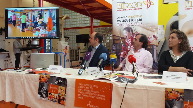 Presentación de una campaña en NIPACE con JJ.Hombrados Presentación de una campaña en NIPACE con JJ.Hombrados