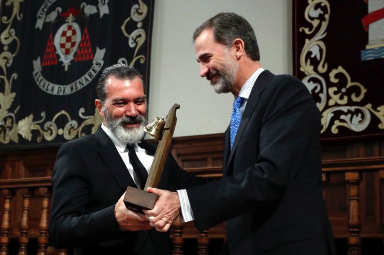 Felipe IV ha entregado el galardón a Banderas Felipe IV ha entregado el galardón a Banderas