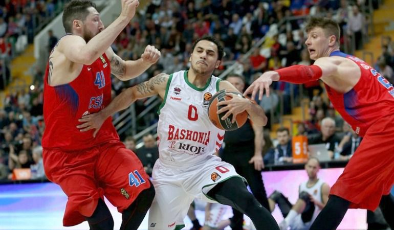 Shane Larkin no fue respetado por los árbitros en la serie contra el CSKA. Shane Larkin no fue respetado por los árbitros en la serie contra el CSKA.