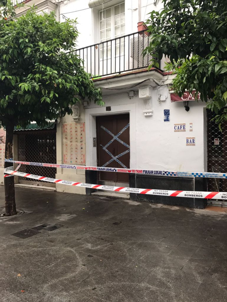 Imagen del edificio desalojado esta madrugada en la plaza del arenal en Jerez. Imagen del edificio desalojado esta madrugada en la plaza del arenal en Jerez.
