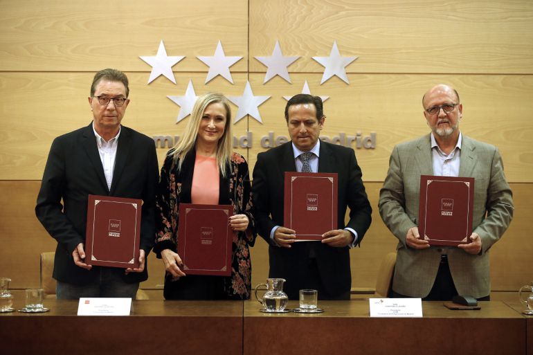 El secretario general de CCOO Madrid, Jaime Cedrún; la presidenta de la Comunidad de Madrid, Cristina Cifuentes; el presidente de la patronal CEIM, Juan Pablo Lázaro, y el secretario general de UGT en la región, Luis Miguel López Reillo, el pasado lunes El secretario general de CCOO Madrid, Jaime Cedrún; la presidenta de la Comunidad de Madrid, Cristina Cifuentes; el presidente de la patronal CEIM, Juan Pablo Lázaro, y el secretario general de UGT en la región, Luis Miguel López Reillo, el pasado lunes