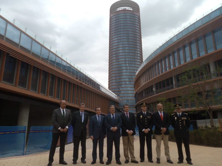 La nueva comisaría de Triana se ubicará en el complejo comercial de Torre Sevilla: La nueva comisaría de Triana se ubicará en el complejo comercial de Torre Sevilla La nueva comisaría de Triana se ubicará en el complejo comercial de Torre Sevilla: La nueva comisaría de Triana se ubicará en el complejo comercial de Torre Sevilla