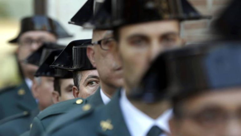 La Guardia Civil pide psicólogos no militares en las comandancias para evitar los suicidios La Guardia Civil pide psicólogos no militares en las comandancias para evitar los suicidios