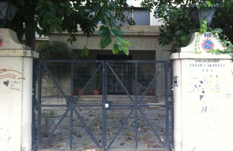 Fachada del Colegio Mayor Luis Vives, cerrado desde 2012 Fachada del Colegio Mayor Luis Vives, cerrado desde 2012