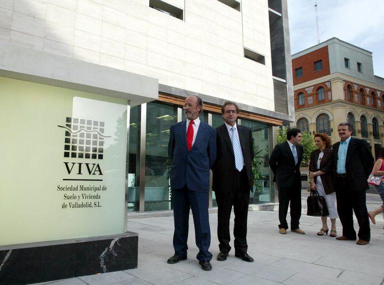 Javier León de la Riva y José Antonio García de Coca en la inauguración del edificio de VIVA Javier León de la Riva y José Antonio García de Coca en la inauguración del edificio de VIVA