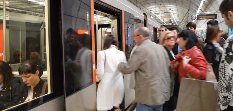 Metro Bilbao revisará el estado de las puertas de sus unidades