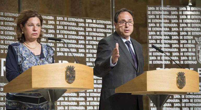 La consejera de Hacienda y Administración Pública de la Junta de Extremadura, Pilar Blanco-Morales, y el conseller de Hacienda y Modelo Económico de la Generalitat Valenciana, Vicent Soler La consejera de Hacienda y Administración Pública de la Junta de Extremadura, Pilar Blanco-Morales, y el conseller de Hacienda y Modelo Económico de la Generalitat Valenciana, Vicent Soler