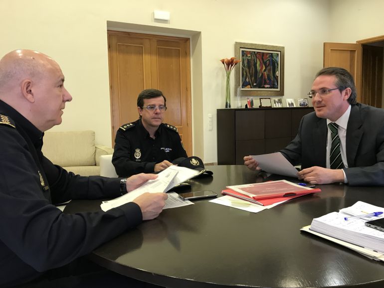 DOCUMENTACIÓN Y EXTRANJERÍA: La nueva oficina atenderá a 100.000 personas del norte de la provincia DOCUMENTACIÓN Y EXTRANJERÍA: La nueva oficina atenderá a 100.000 personas del norte de la provincia