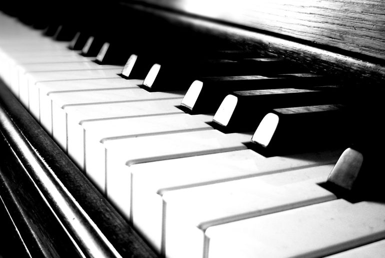 Apadrina un piano per l'estudiant de música! Apadrina un piano per l'estudiant de música!