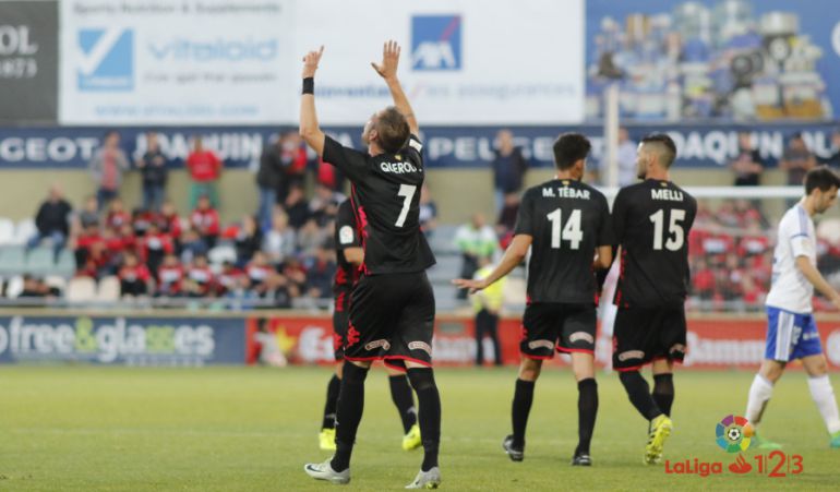 Querol recorda a Pitarque durant la celebració gol davant el Saragossa. Querol recorda a Pitarque durant la celebració gol davant el Saragossa.